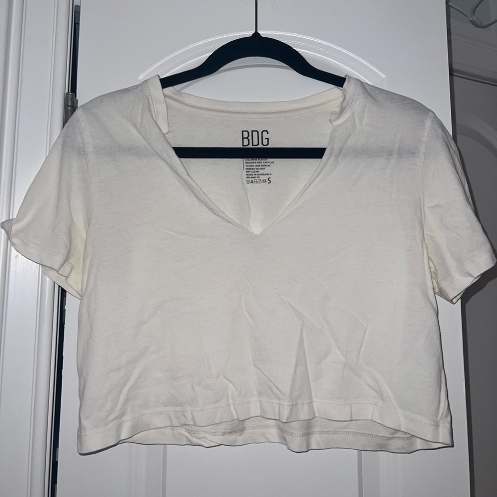 White cropped T-shirt V neck